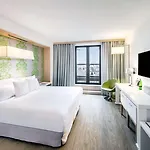 Occidental Five Ξενοδοχείο 4*