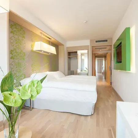 Hotel Occidental Five 4*