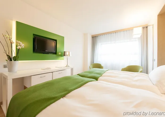 Occidental Five Hotell
