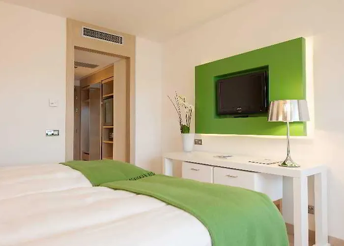 Hotel Occidental Five 4*